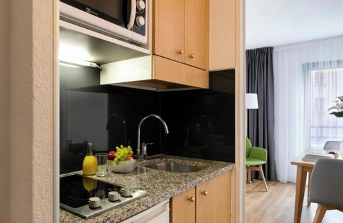 Quartier de la Salpetriere Apartment | Studio Apartment With Balcony In Austerlitz