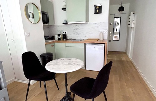 Quartier des Grandes-Carrieres Apartment | Studio des Cottages