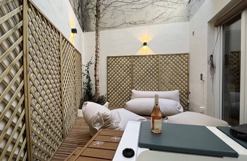 Ternes Apartment | Suite Luxueuse Avec Jardin Privatif et Jacuzzi