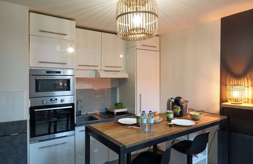 Romainville Apartment | "The Cube", beautiful duplex, parking and métro 11