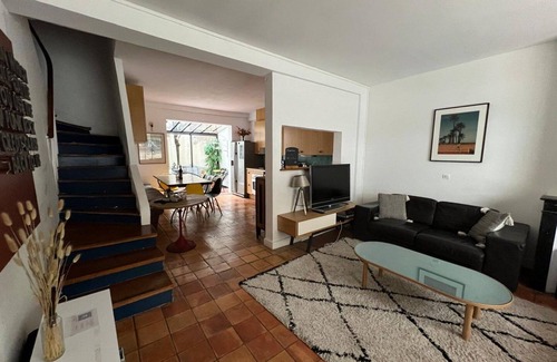 Clignancourt Apartment | The M-Otel - Spacious & Charming- 5 min Montmartre