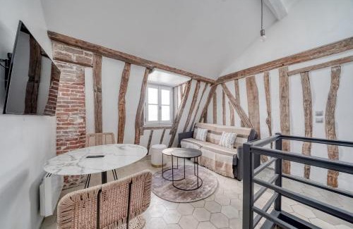 Gaillon Apartment | Ultra Central Historical Parisian Flat - Louvre