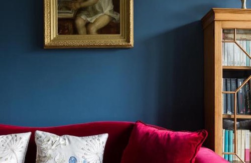 17th Arrondissement Apartment | Veeve - Opulent Blues in Batignolles