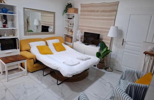 Quartier de la Maison-Blanche House | Very nice private Appartment 1 living room with sofa bed 1 bedroom 1 bathroom with toilet 1 Kitchen