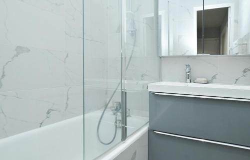 Batignolles Apartment | -Votre nid familial parisien - Batignolles
