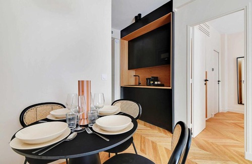 Quartier de Javel Apartment | Whole house near the Eiffel Tower