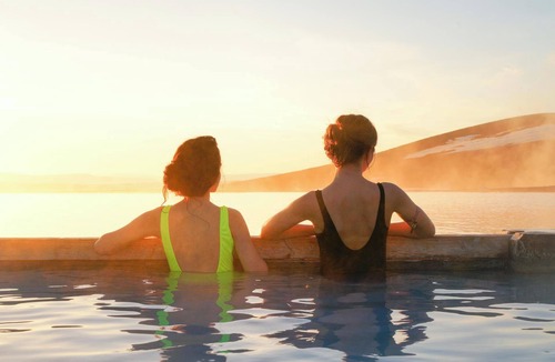 Bagneres-de-Luchon Condo | À 500m des Thermes ! Appart cosy pour 4 + Wi-Fi