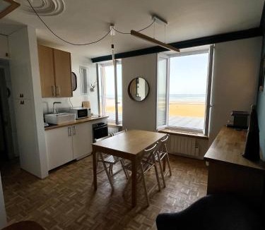 Arromanches-les-Bains Apartment | À l'est - Studio vue mer sur la digue