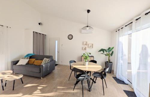 Entraigues-sur-la-Sorgue House | À l'ombre du pin