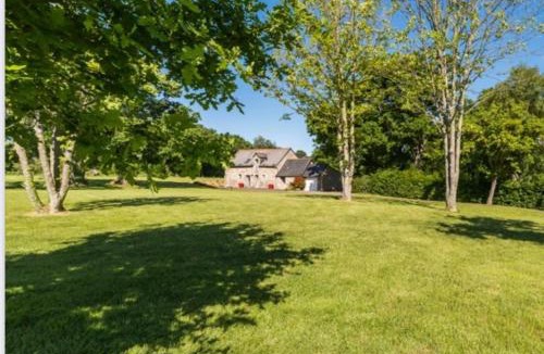 Pommerit-le-Vicomte Bed & Breakfast | À L'orée Du Bois