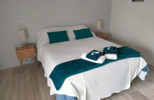 Savigny-en-Veron Bed & Breakfast | À l'orée du bocage