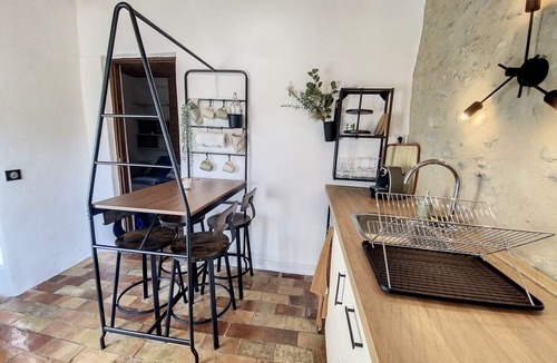 Volx Apartment | à la Campagne en Provence, Parking et Jardin