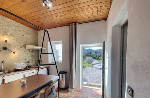 Volx Apartment | à la Campagne en Provence, Parking et Jardin