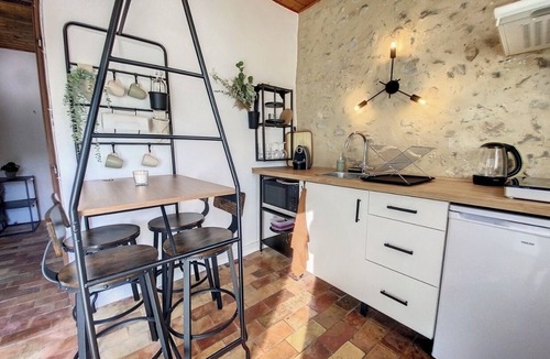 Volx Apartment | à la Campagne en Provence, Parking et Jardin