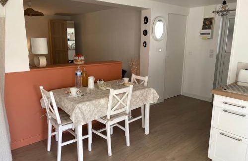 Chauray Apartment | À la clef des champs