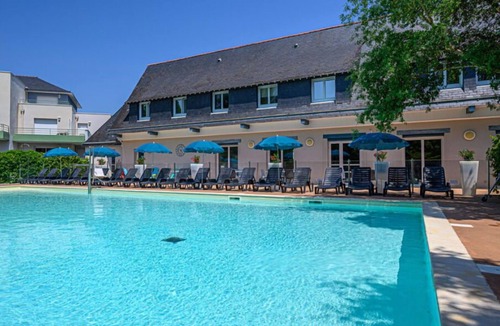 Plescop Apartment | À proximité de la plage | Accès piscine | Balcon