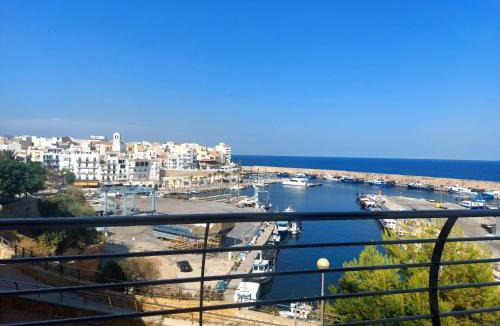 Costa Dorada Apartment | Ático con piscina, terrazas y vistas al mar