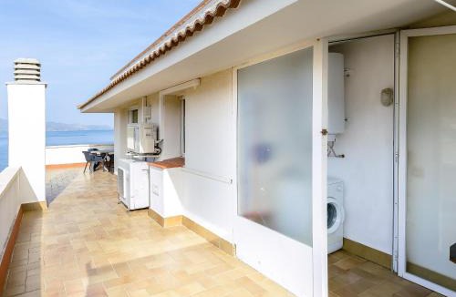 Port de la Selva Apartment | Ático en Primera Línea para 6 con Terraza y Piscina Común - ES-228-60