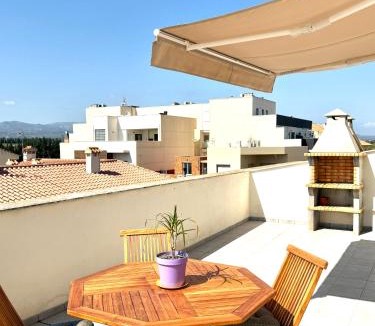 Camarles Apartment | Ático Flores