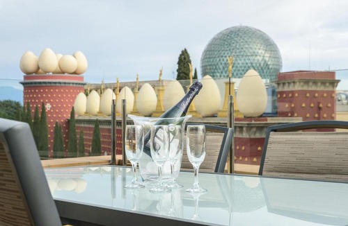 Figueres Apartment | Ático vistas al Museo Dalí - Serena Stays