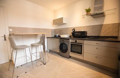 Decines-Charpieu Apartment | Écrin Moderne