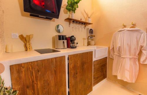 Pia Apartment | Écrin Secret - Suite troglodyte avec spa
