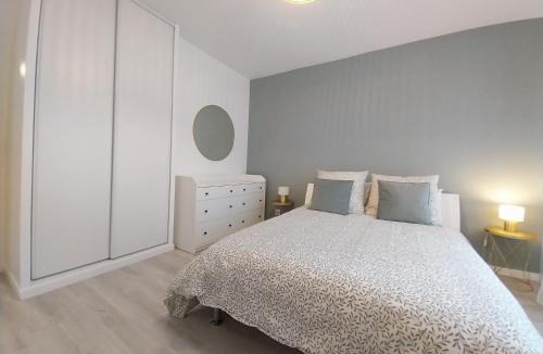 Les Puces de Saint-Ouen Apartment | Élégance et charme aux portes de Paris