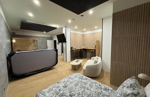 Thiers Bed & Breakfast | Élégance spa suite