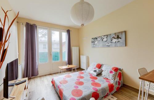 Suresnes Apartment | Élégant 2 pièces Rénové entrée privée - Près Gare