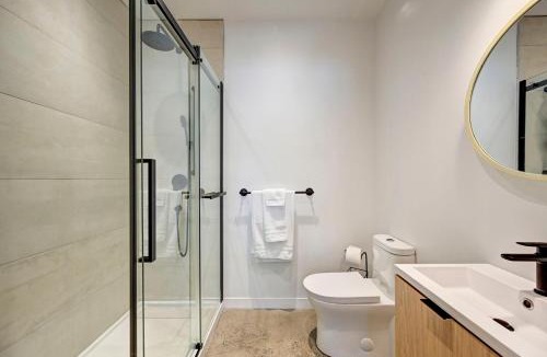 Pointe-Saint-Charles Apartment | Élégant 2ch 2sdb Beau Quartier de Montréal présenté par TripMontreal IV