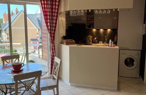 Port Guillaume Apartment | Élégant 2P à Dives-sur-Mer : Terrasse, Proche Plage et Port - FR-1-487-339