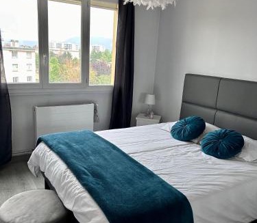 Bourg-les-Valence Apartment | Élégant et chaleureux