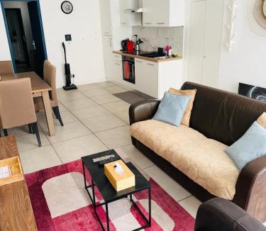 Neuilly-Saint-Front Apartment | Élégant et cosy 2 pièces entre histoire et champagne