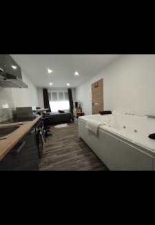 Saint-Paul-de-Fenouillet Apartment | Élégant studio avec jacuzzi