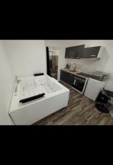 Saint-Paul-de-Fenouillet Apartment | Élégant studio avec jacuzzi