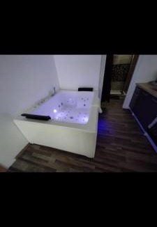 Saint-Paul-de-Fenouillet Apartment | Élégant studio avec jacuzzi