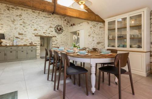 Chateau-Thebaud House | Élégant Gîte Rural avec Piscine Intérieure Chauffée près de Nantes - FR-1-306-913