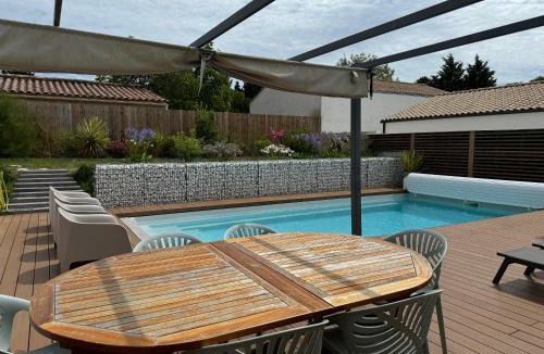 Saint-Vincent-sur-Jard House | Élégante maison avec piscine