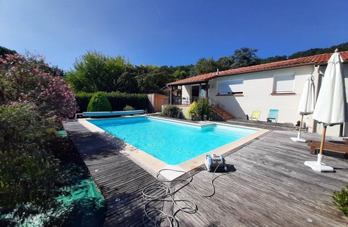 Bon-Encontre House | Évasion au Sud-Ouest : Villa de Charme avec Piscine, Proche Nature et Loisir