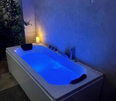 Sainte-Foy-la-Grande Apartment | Évasion douce,SPA Balnéo