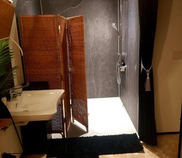 Les Roches-l'Eveque Apartment | Évasion