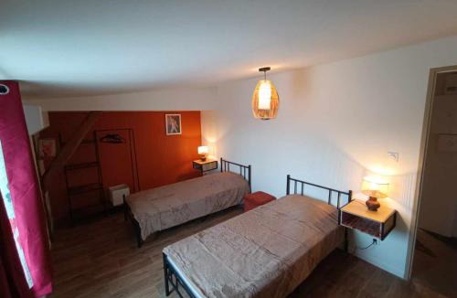 Saint-Lumier-la-Populeuse Apartment | Évasion rustique et confortable