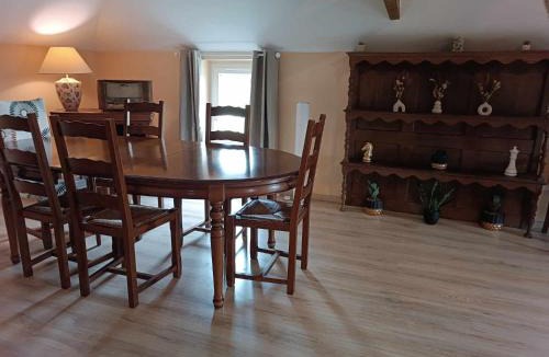 Saint-Lumier-la-Populeuse Apartment | Évasion rustique et confortable