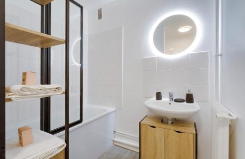 Saint-Denis Apartment | Évasion - Large studio near Stade de France