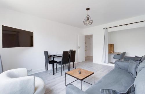 Saint-Denis Apartment | Évasion - Large studio near Stade de France