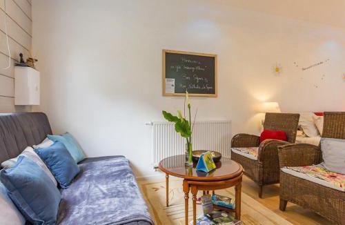 Plesse House | Évasion Marine : Studio avec Jardin Privé, Terrasse et Accès Direct au Canal de Nantes à Brest - FR-1-306-835