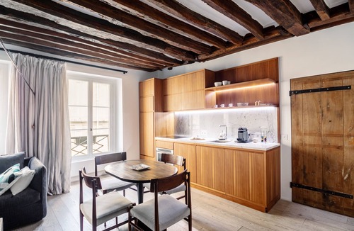 Les Iles Apartment | Île Saint Louis Cosy