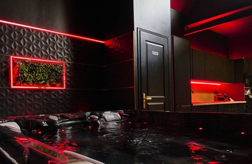 Tourcoing Apartment | Ô Diable Des Plaisirs - La Dominatrice