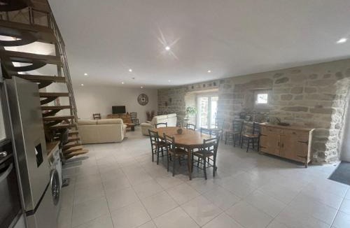 Saint-Pierre-Eynac House | Ô pré de jade