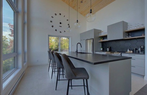 Saint-Joseph-de-la-Rive Ski Chalet | Ô Vitré Spa | Relax with St-Lawrence Views